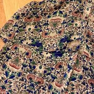 Lovely sleeveless blouse from Anthropologie! 🦋🌸